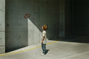 photography-forced-perspective-effect-graphic-photo